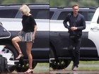 Taylor Swift e Tom Hiddleston embarcam juntos em jatinho privado