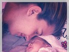 Debby Lagranha leva a filha recém-nascida para tomar vacina