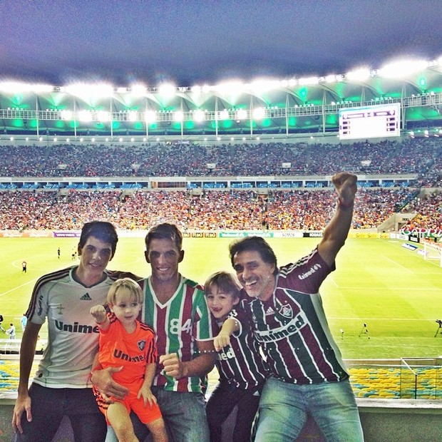 Amaury Nunes leva filhos de Winits a estádio (Foto: Reprodução/Instagram)