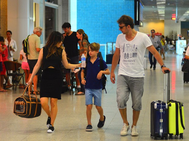 Fernanda Vasconcellos, Cassio Reis e Noah (Foto: William Oda/ Ag. News)