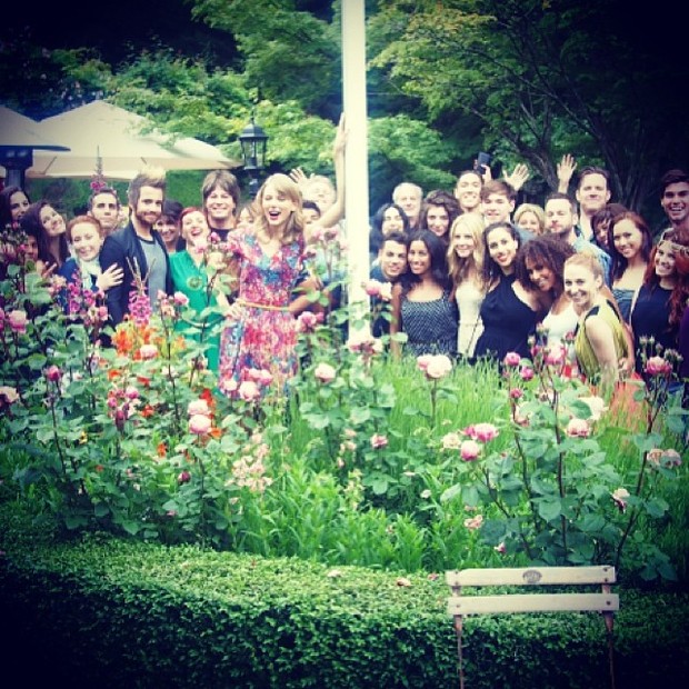 Taylor Swift com amigos em Melbourne (Foto: Instagram)
