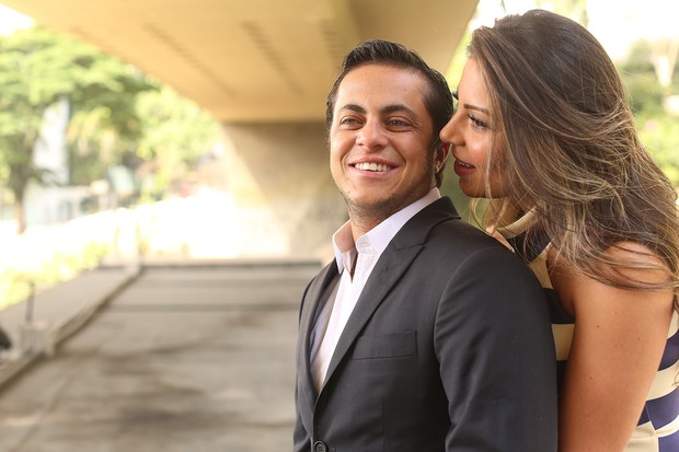 Andressa Ferreira e Thammy posam para ensaio especial de Dia dos Namorados  (Foto: Iwi Onodera / EGO)