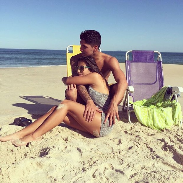 Gabriel Medina com a namorada, Tayná Hanada (Foto: Reprodução/Instagram)
