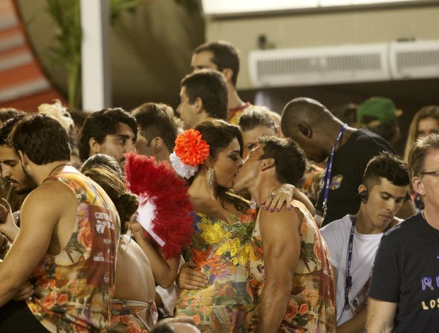 Juliana Paes beijando (Foto: Marcos Serra Lima/ EGO)