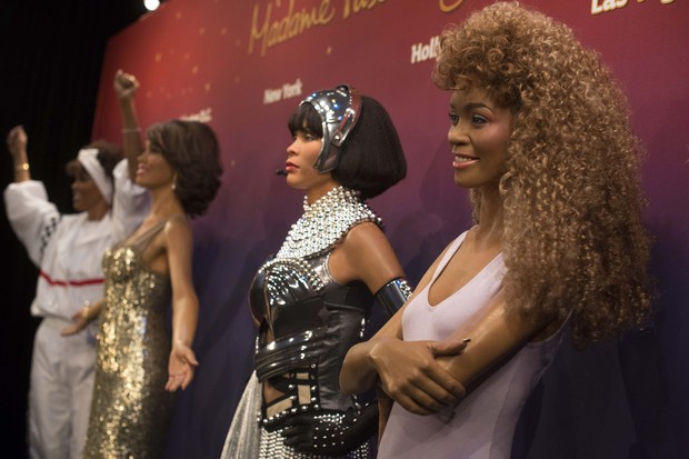 Bonecos de cera de Whitney Houston (Foto: Keith Bedford/Agência Reuters)