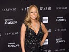 Mariah Carey usa vestido transparente e deixa calcinha à mostra
