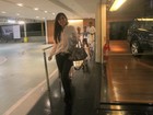 Giovanna Antonelli passeia com as filhas em shopping no Rio