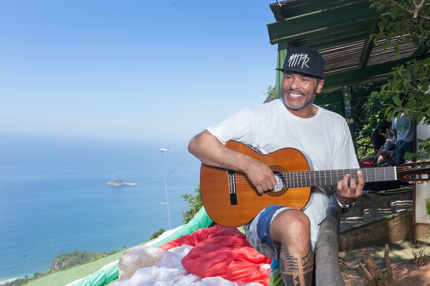 Maurício Mattar prepara turnê em comemoração aos 20 anos de carreira como músico (Foto: Anderson Barros / EGO)