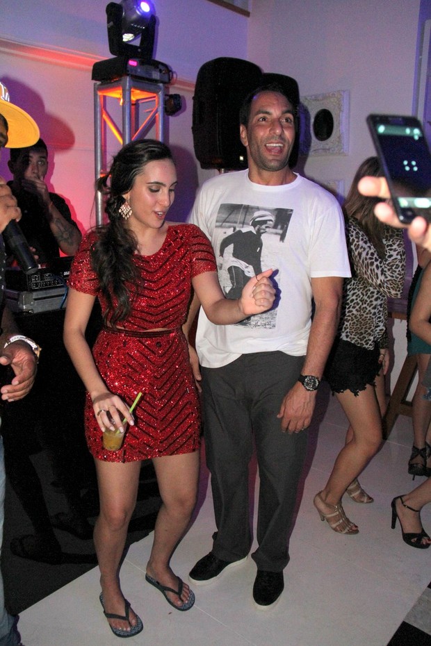 Edmundo dança funk com a filha em sua festa de 18 anos (Foto: Cleomir Tavares / Divulgação)