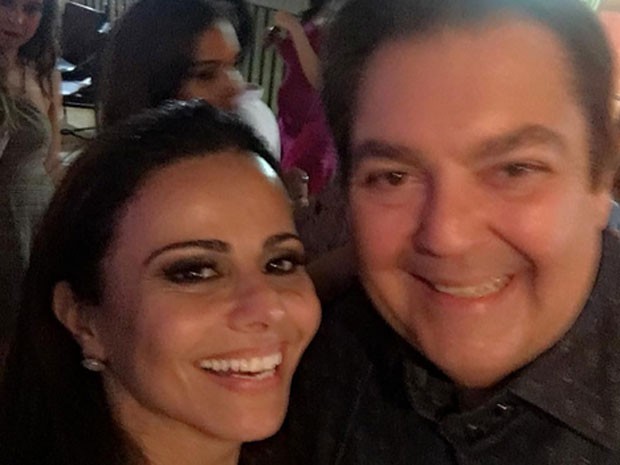 Viviane Araújo e Fausto Silva em festa em São Paulo (Foto: Instagram/ Reprodução)