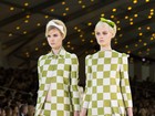 Jessica Alba e mais famosas apostam no quadriculado da Louis Vuitton
