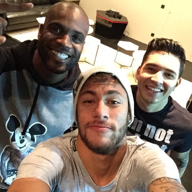 Neymar com Rafael Zulu e um amigo (Foto: Reprodução/Instagram)