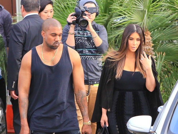 X17 - Kanye West e Kim Kardashian em Burbank, em Los Angeles, nos Estados Unidos (Foto: X17online/ Agência)