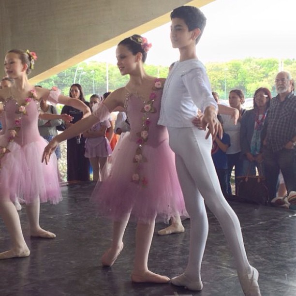 Sofia Raia dançando balé (Foto: Reprodução/Instagram)
