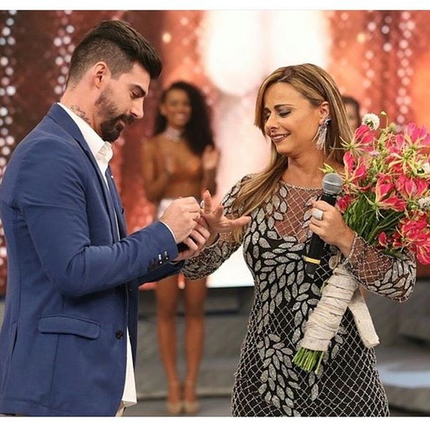 Radamés pede Viviane Araújo em casamento (Foto: Reprodução/Instagram)