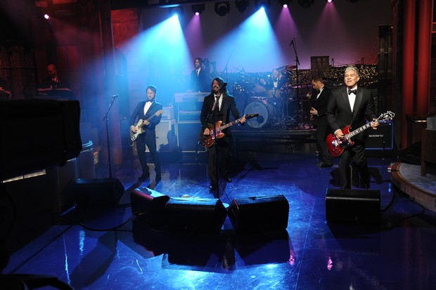 Banda Foo Fighters se apresenta na despedida de David Letterman (Foto: Getty Images)