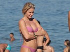Paula Lavigne e Paula Burlamaqui curtem dia de praia no Rio 
