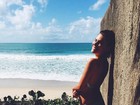 Mariana Goldfarb faz charme em foto de biquíni em Alagoas