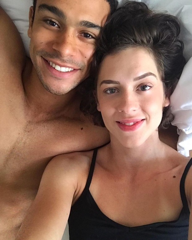 Sophia Abrahão posa na cama com Sergio Malheiros (Foto: Reprodução/Instagram)