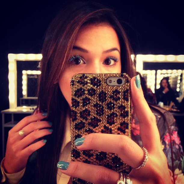 Bruna Marquezine nos bastidores do Fashion Rio (Foto: Instagram/ Reprodução)