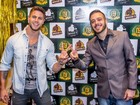 Ex-BBBs Max e Jonas se encontram durante evento em Curitiba