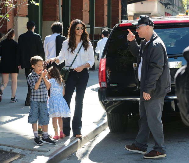 Matthew McConaughey e Camila Alves passeiam em NY (Foto: Grosby Group)