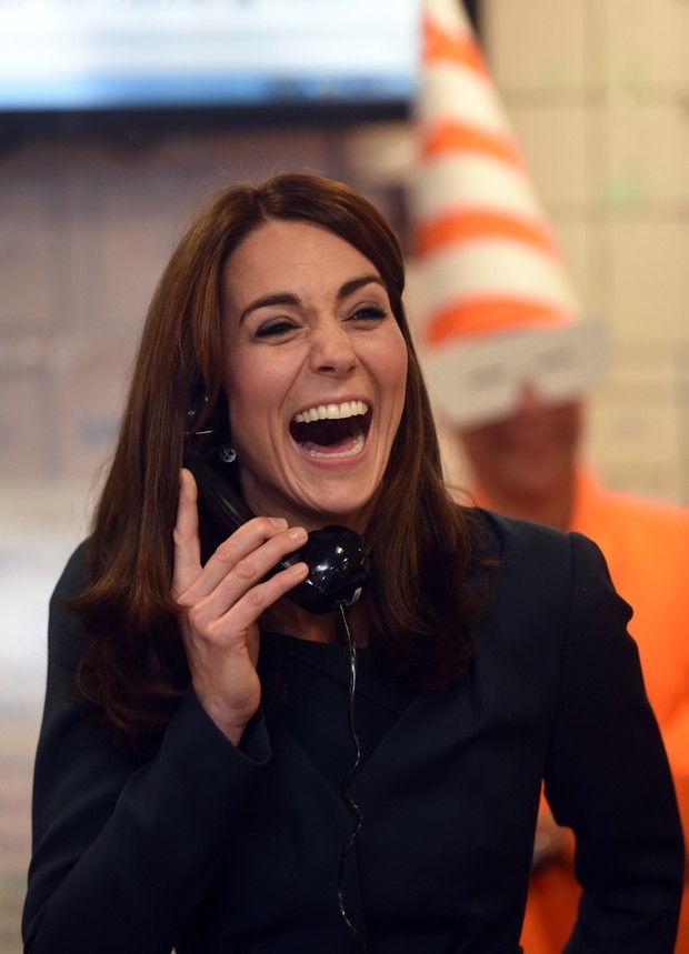 Kate Middleton aparece com os cabelos mais curtos (Foto: AFP)
