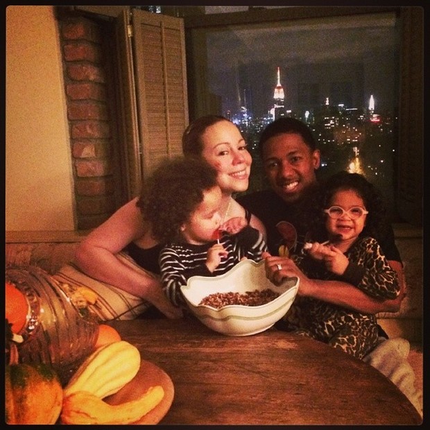 Mariah Carey com o marido, Nick Cannon, e os filhos Monroe e Moroccan (Foto: Instagram/ Reprodução)