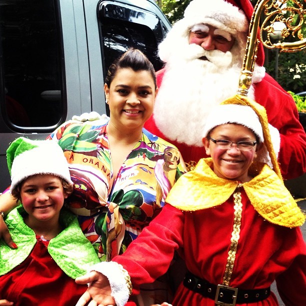 Preta Gil com o Papai Noel (Foto: Instagram / Reprodução)