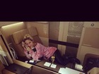 Chique! Giovana Ewbank posta foto na primeira classe de avião
