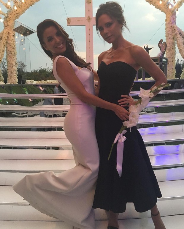 Victoria Beckham e Eva Longoria em festa de casamento (Foto: Reprodução/ Instagram)