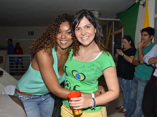 Cris Vianna e Carol Sampaio (Foto: Léo Marinho / AgNews)