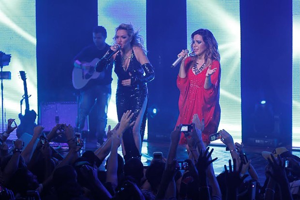 Wanessa divide o palco com Deborah Blando em show em São Paulo (Foto: Amauri Nehn /  FotoRioNews)