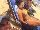 Andressa Ferreira mostra curvas em dia de praia com Thammy Miranda