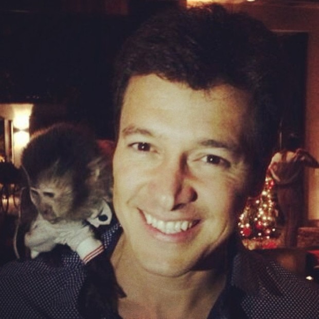 Rodrigo Faro com macaco (Foto: Reprodução/Instagram)