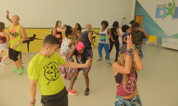 Lellezinha e Dream Team fazem curso de danças caribenhas (Foto: Divulgação)