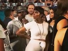 Grávida, Kelly Rowland vai a show de Beyoncé e Jay-Z