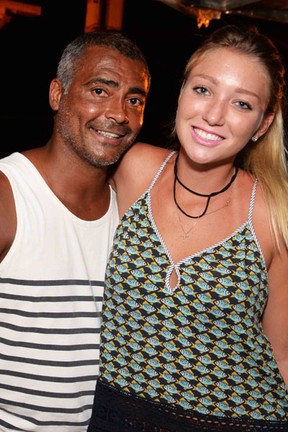 Romário e a namorada, a cantora Dixie Pratt, em festa no Rio (Foto: Ari Kaye/ Divulgação)