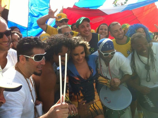 Claudia Leitte grava clipe da Copa (Foto: Divulgação)