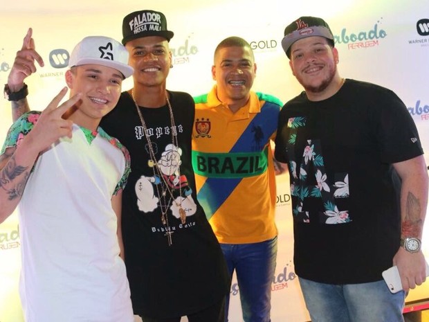 MC Gui, MC Duduzinho, Timotinho e Ferrugem antes do incidente em boate na Zona Oeste do Rio (Foto: Divulgação)