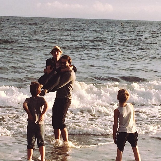 Britney Spears com os filhos e o namorado,  Charlie Ebersol (Foto: Instagram/ Reprodução)