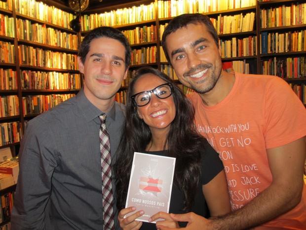 Pedro Neschiling com Ricardo Pereira e Francisca Pinto em lançamento de livro no Rio (Foto: Rogério Fidalgo/ Ag. News)