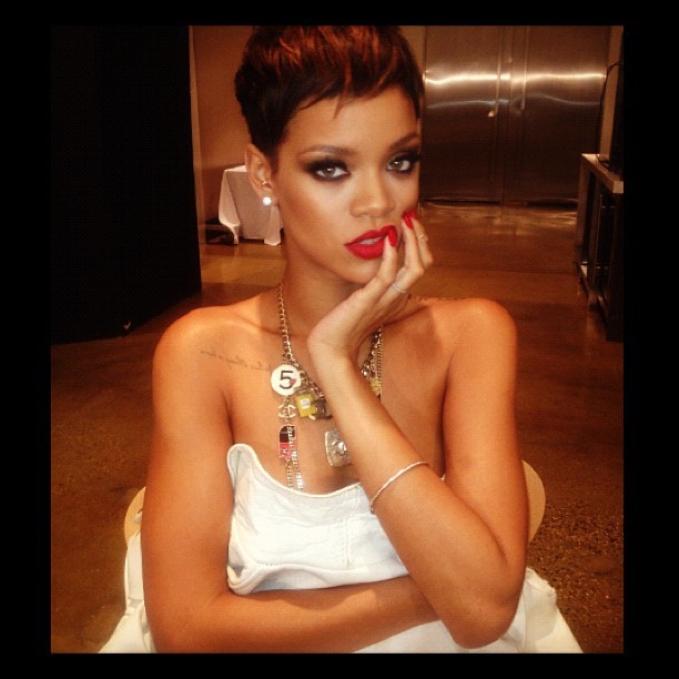 Rihanna dá prévia de campanha para os fãs (Foto: Instagram)