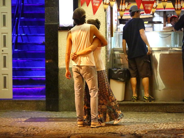 Priscila Fantin e o marido, Renan Abreu, na Zona Sul do Rio (Foto: Wallace Barbosa/ Ag. News)