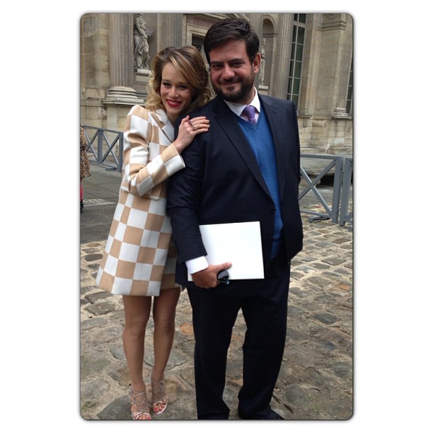 Mariana Ximenes e Bruno Astuto na primeira fila do desfile da Louis Vuitton (Foto: Instagram)