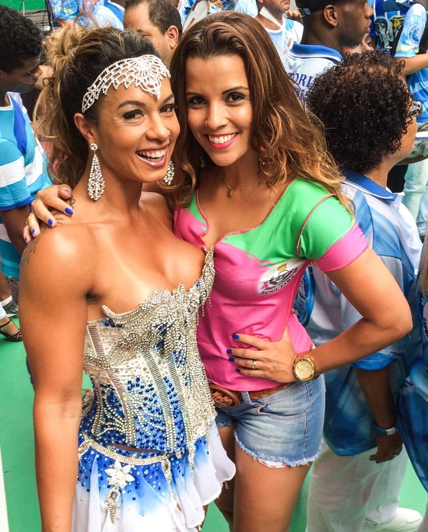 Milena Santos e Renata Santos em feijoada na Mangueira (Foto: Divulgação)