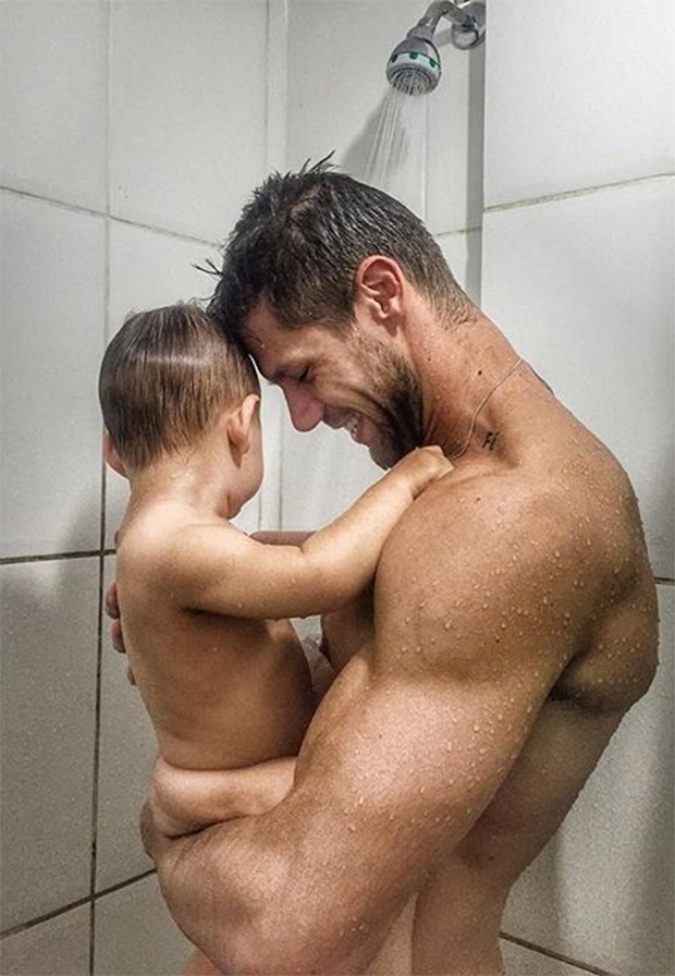 Jonas Sulzbach  e filho (Foto: Reprodução/Instagram)
