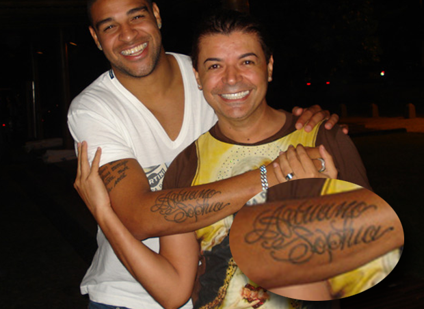 Adriano tem tatuagem com o próprio nome (Foto: Reprodução)