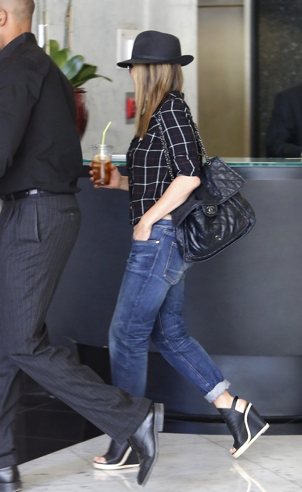 X17_Jennifer Aniston em Los Angeles (Foto: X17)