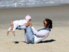 Guilhermina Guinle curte dia com a filha em praia no Rio